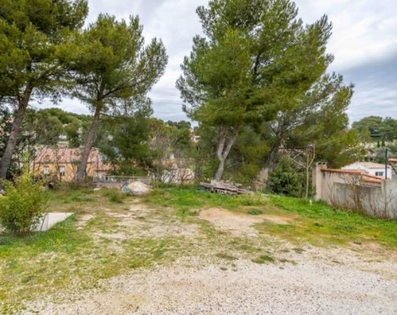 Terrain de 608 m² avec une surface utile de 510 m carrée dans un secteur très recherché des Pennes Mirabeau au Cadeneaux