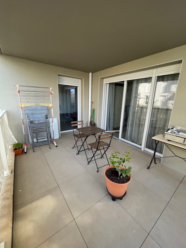 Appartement type 4 de 81 m² en rez-de-chaussée avec une terrasse de 12 m² dans une Résidence sécurisée et fermée de Vitrolles