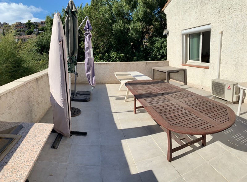 Villa type 4 de plus 200 m² dont 100 m² de sous-sol aménagé sur un terrain de 1200 m² aux Pennes Mirabeau