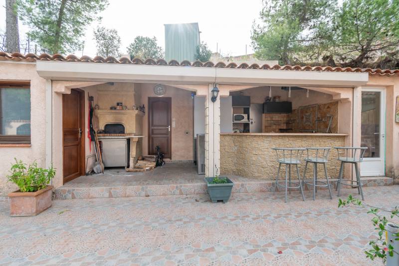 Maison T7 sur deux niveaux + piscine