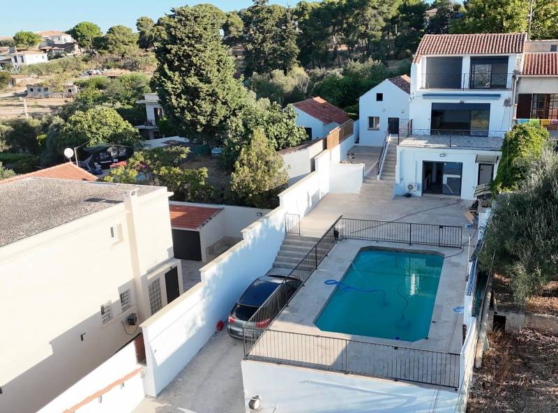 MARSEILLE 13015 les Borels, maison 150 m² avec piscine et vue mer