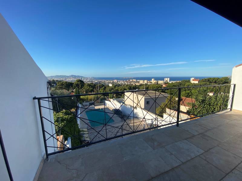 MARSEILLE 13015 les Borels, maison 150 m² avec piscine et vue mer