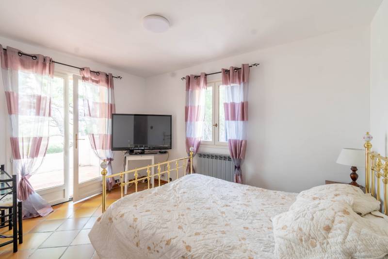 Maison T7 sur deux niveaux + piscine