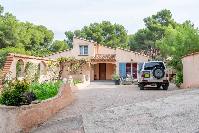 Maison T7 sur deux niveaux + piscine