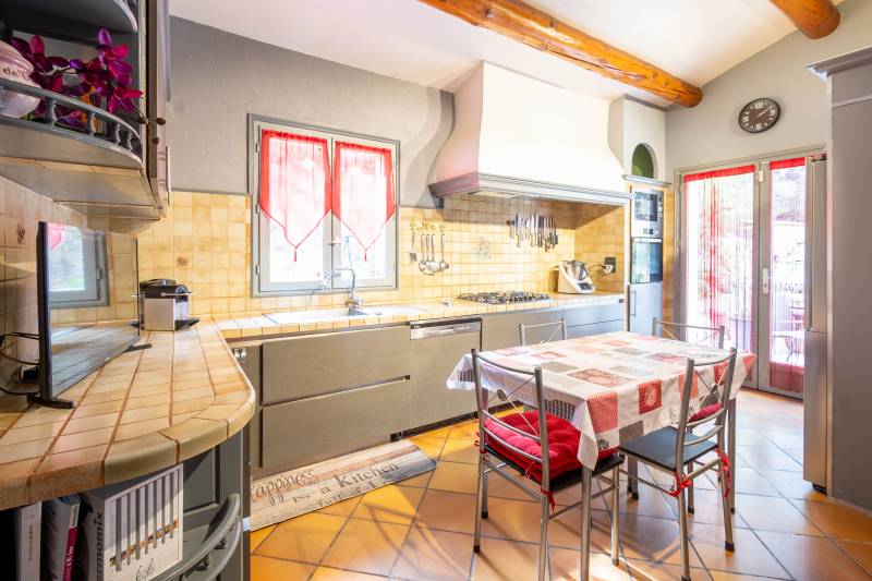 Maison T7 sur deux niveaux + piscine